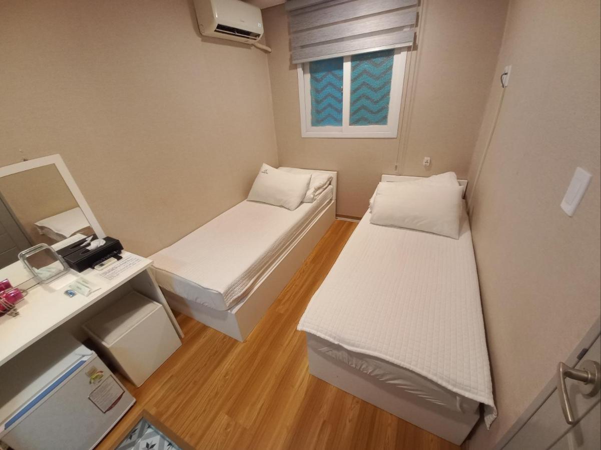 Twin Room Private Bathroom
