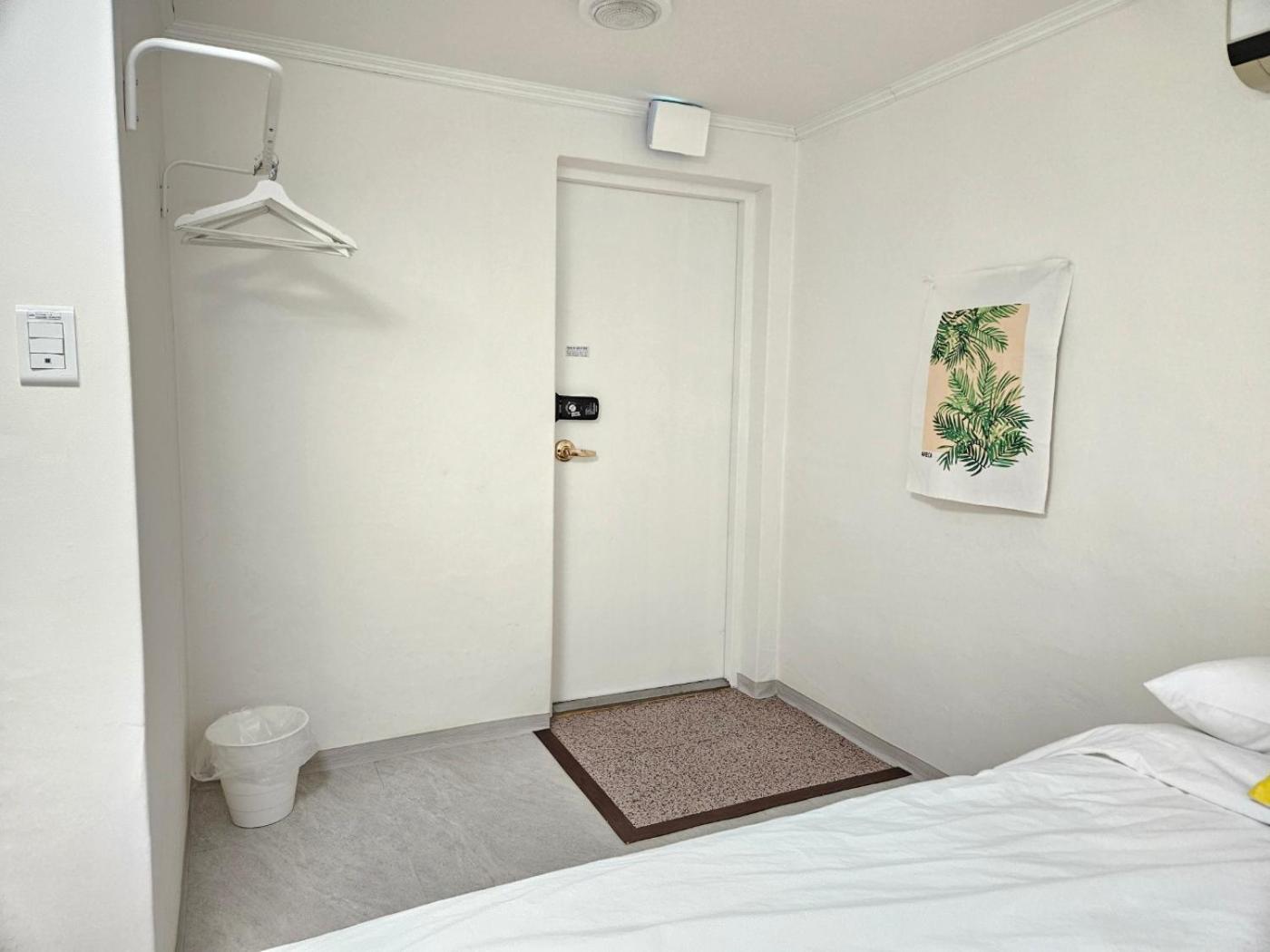 Economy Triple Room
