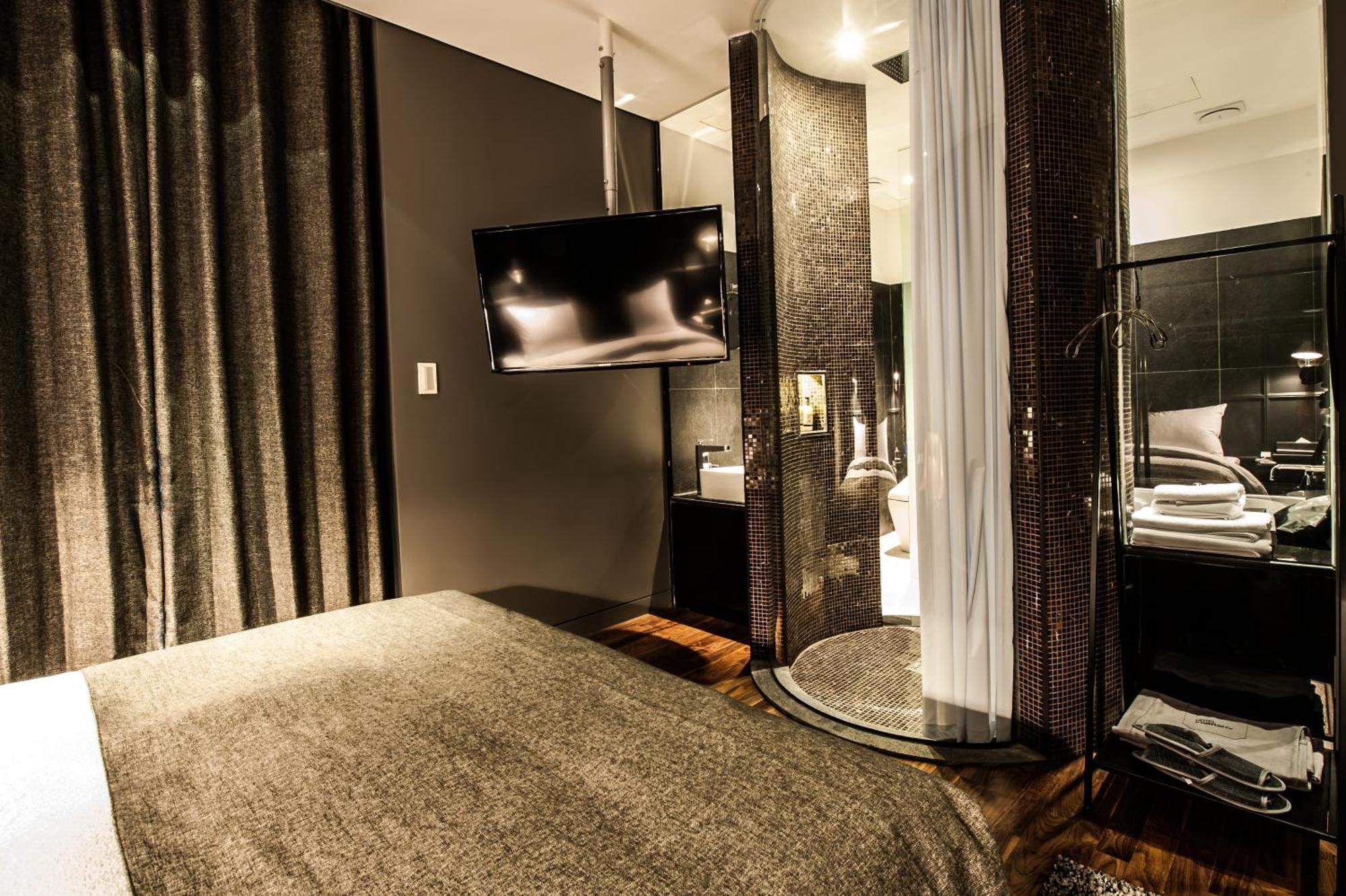 Deluxe Double Balcony No Window