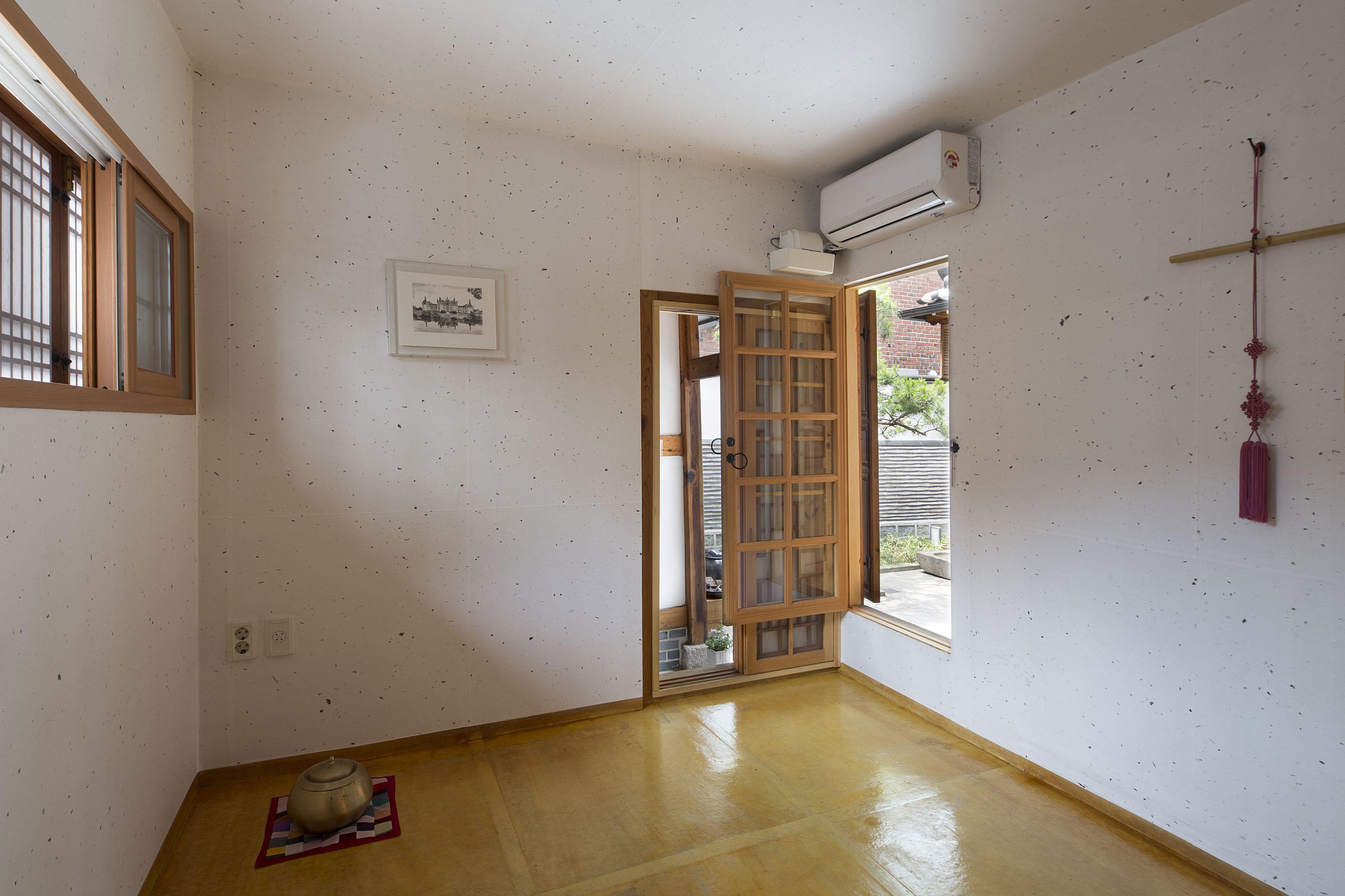 Korean-Style Private Villa Garden View