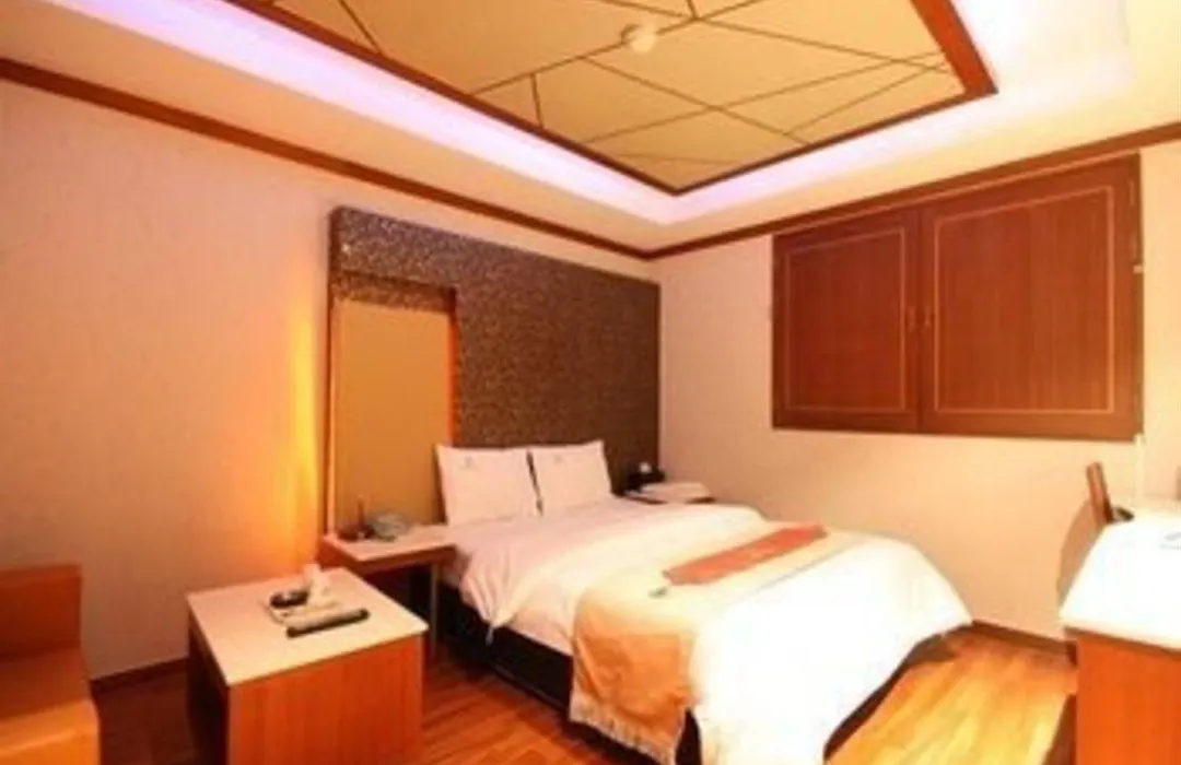Liz Hotel-1