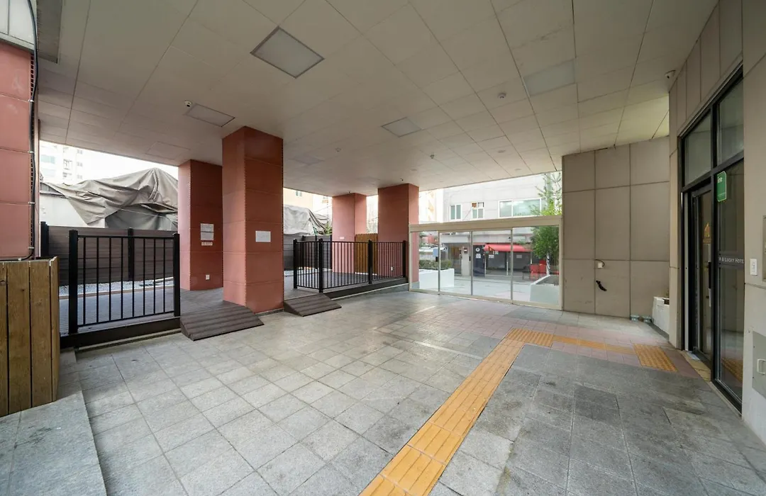 Mnlucky Hotel-1